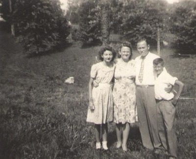 Pike County, Indiana, Unidentified, Family Photo Outdoors