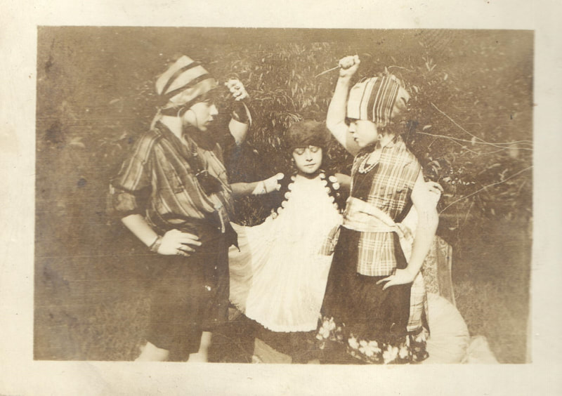Pike County, Indiana, Robert R. Davis Family, Children in Pirate Costumes