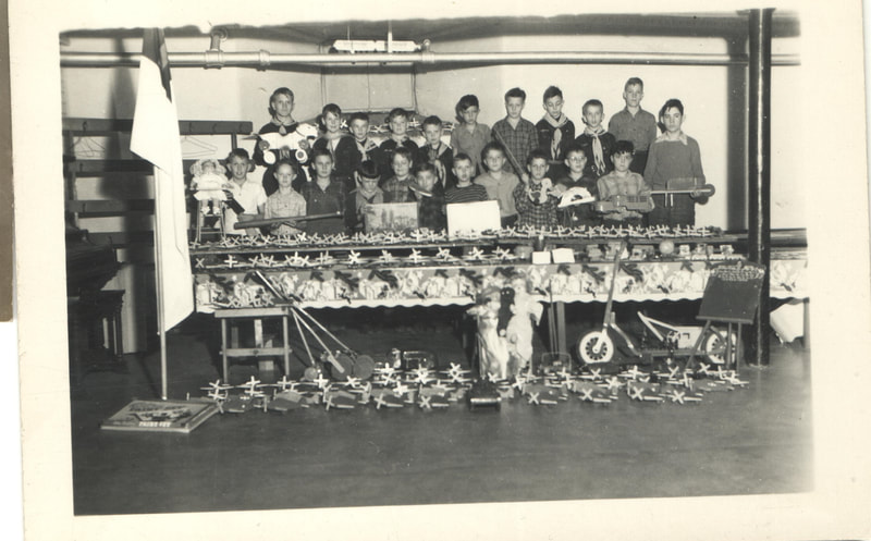 Pike County, Indiana, Robert R. Davis Family, Group School Photo of Art Project