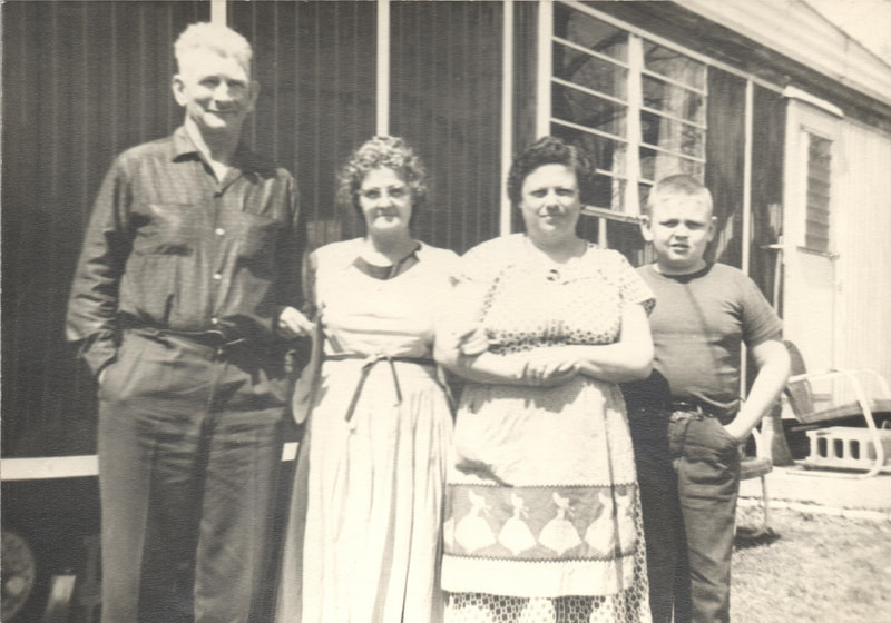 Pike County, Indiana, Morton Family, Family Photo in Front of Home, Clyde and Merle Morton, Virginia and Wayne Ross