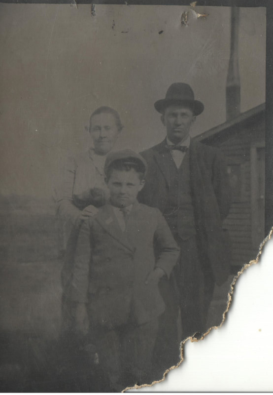 Pike County, Indiana, Morton Family, Family Photo in Front of Home, Dave, Laura, Orace Willis